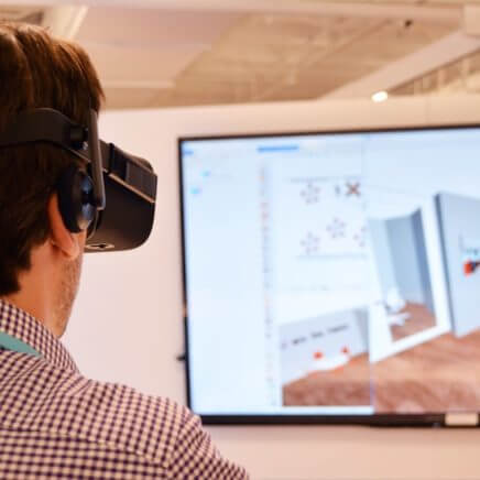 Man using Configuras VR Technology and CET Designer to Experience a Workspace